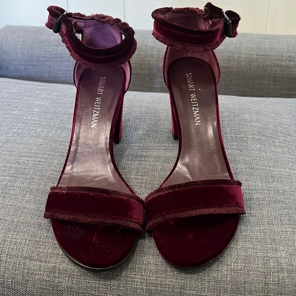 Authentic Stuart Weitzman velvet heels - Picture 1 of 11